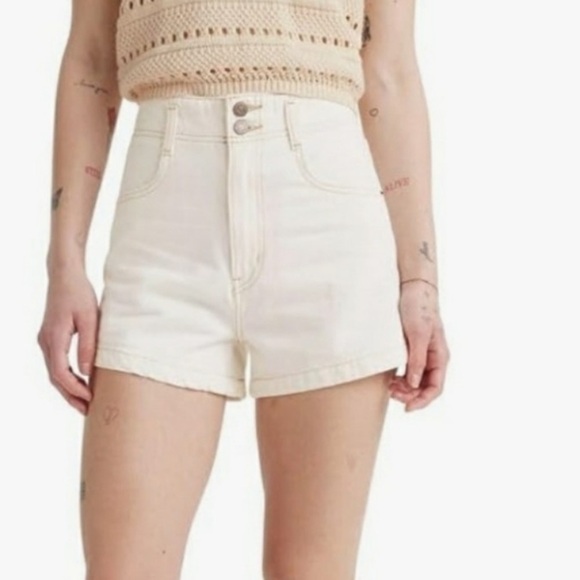 Levi’s High Waisted Mom Shorts Size 28 Cream - Picture 1 of 5